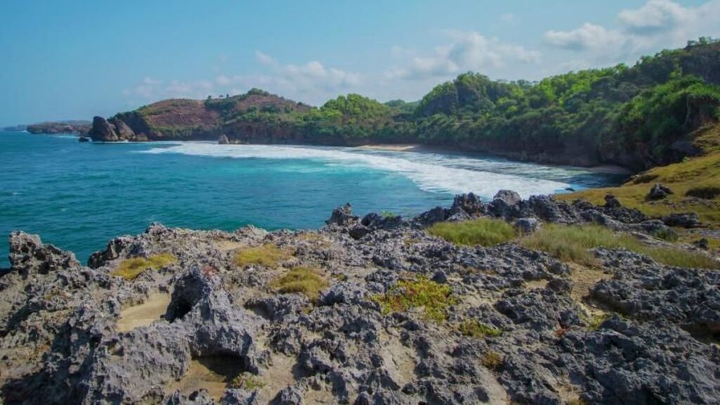 Pantai Midodaren