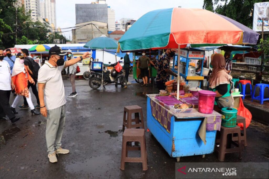 Istilah "Pedagang Kaki Lima"