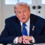 Trump Dorong Pembatasan Bunga Kartu Kredit AS