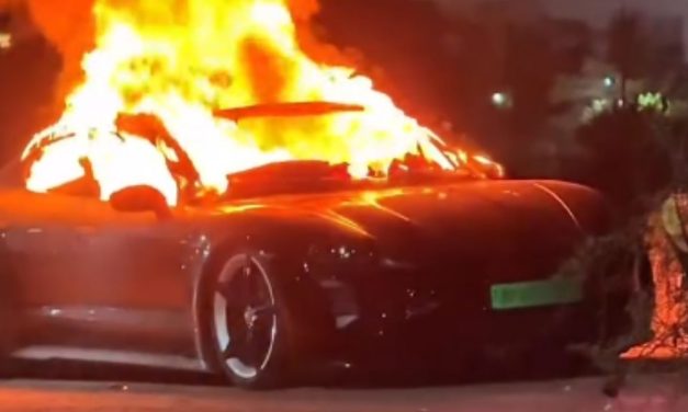 Porsche Taycan Electric Terbakar Di India, Viral Di Media Sosial