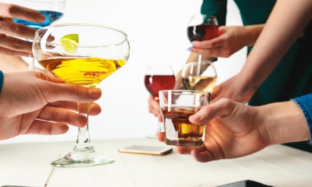 Alasan Alkohol Lebih Berdampak Seiring Bertambahnya Usia