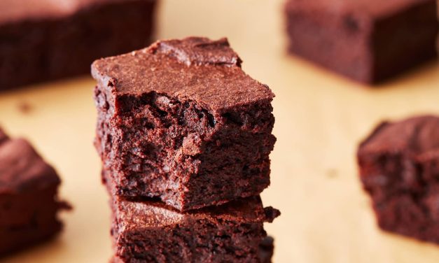 Alton Brown Bagikan Tips Tak Terduga Agar Brownies Lebih Enak