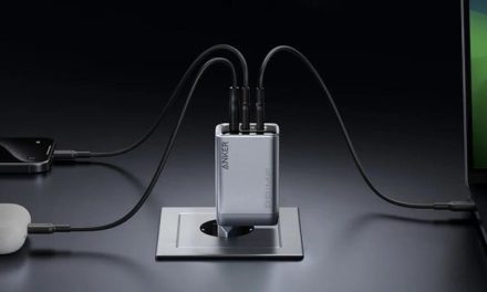 Anker Rilis Charger 100 W Dengan Layar Mungil Yang Canggih