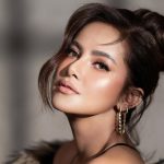 Olla Ramlan dan Gaya Elegannya yang Selalu Memikat