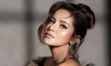 Olla Ramlan dan Gaya Elegannya yang Selalu Memikat