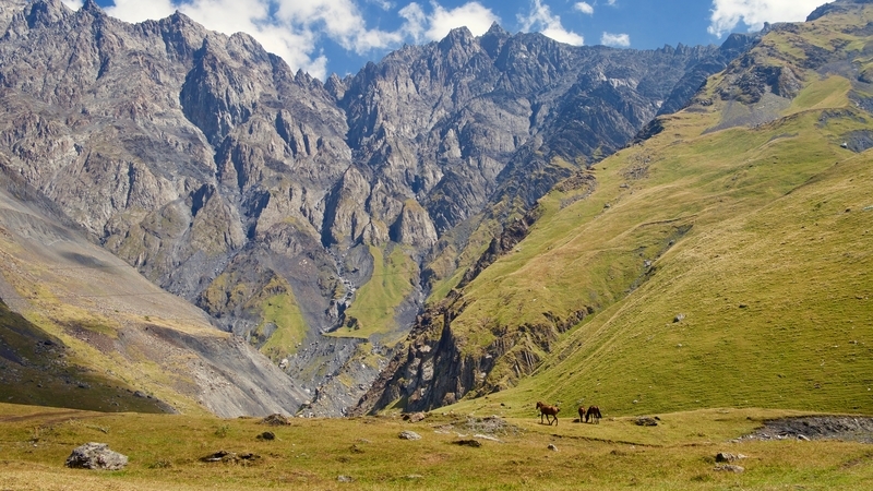 Georgian Military Highway Lintasan Sejuk Dan Indah Di Dunia