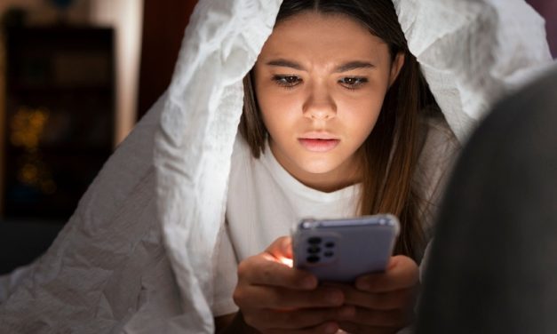 Waspada Doom Scrolling, Ancaman Serius Bagi Kesehatan Mental