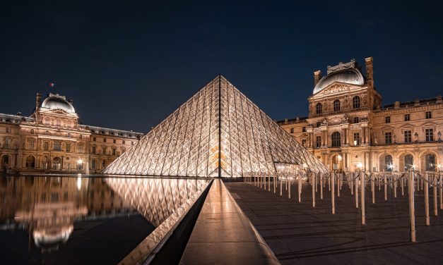 Jelajahi Keindahan Louvre, Museum Terbesar Di Paris